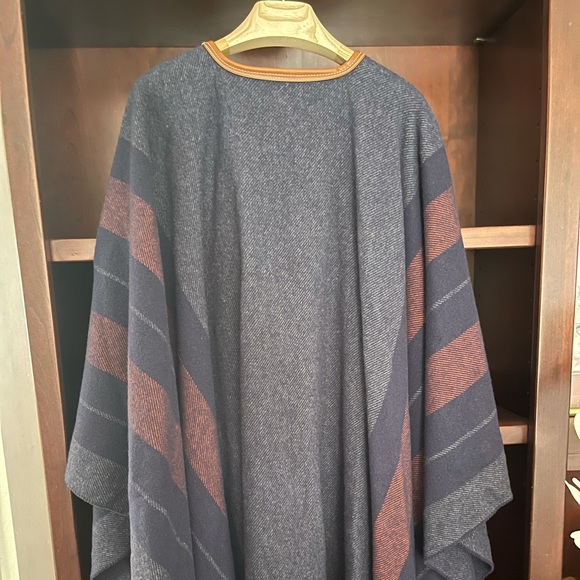 Hermes Rocabar Poncho - Picture 6 of 6